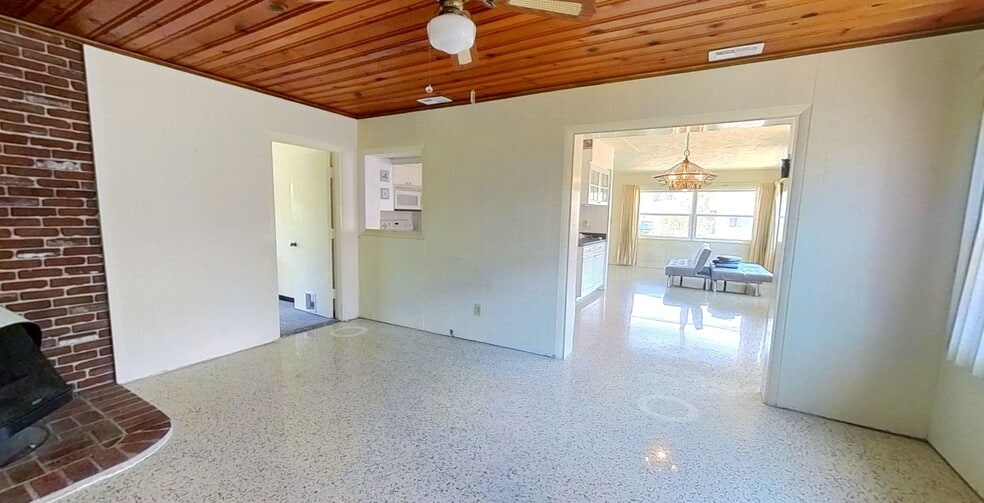 Building Photo - 6132 7th Ave S