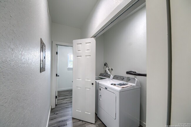 Building Photo - 2066 Dry Creek