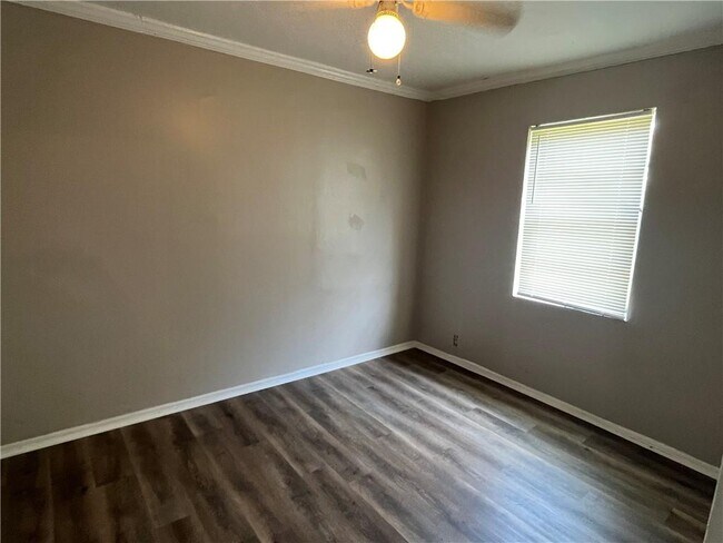 Building Photo - 176 2nd Ave