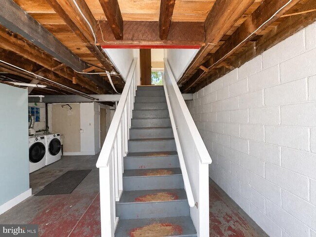 Building Photo - 6797 Lawnton St