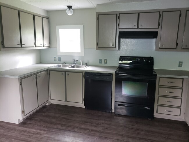 Building Photo - 3 bed 1.5 bath mobile