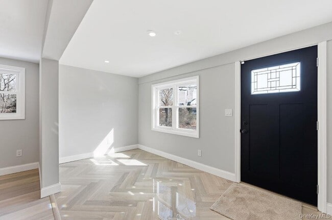 Building Photo - 452 Montauk Hwy