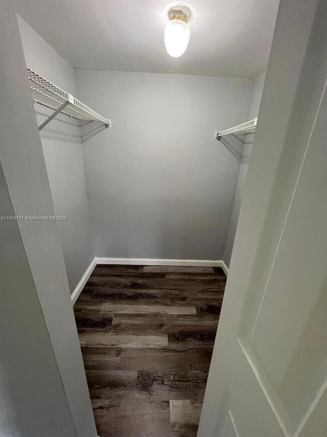 Building Photo - 7925 S Colony Cir