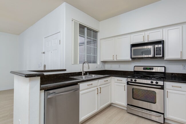 Building Photo - First floor unit in gated Summerlin community