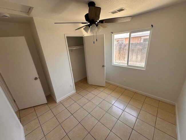 Building Photo - Duplex Home Available Now!