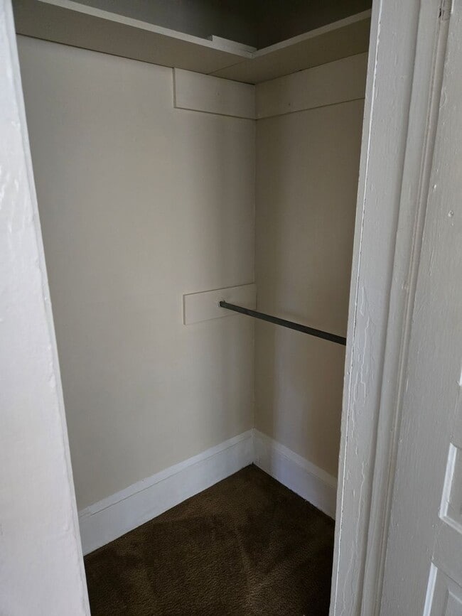 Building Photo - FOR RENT with a Riverview!