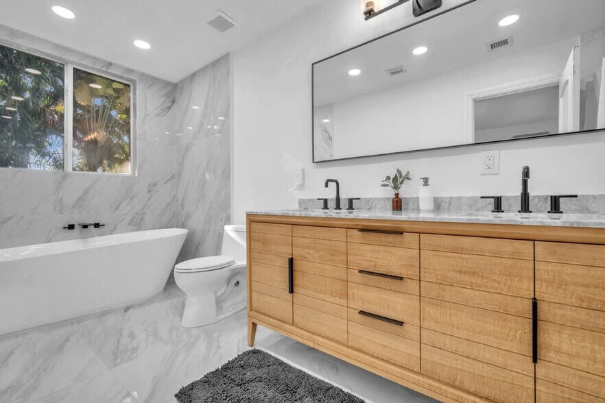 Building Photo - 3216 Gifford Ln