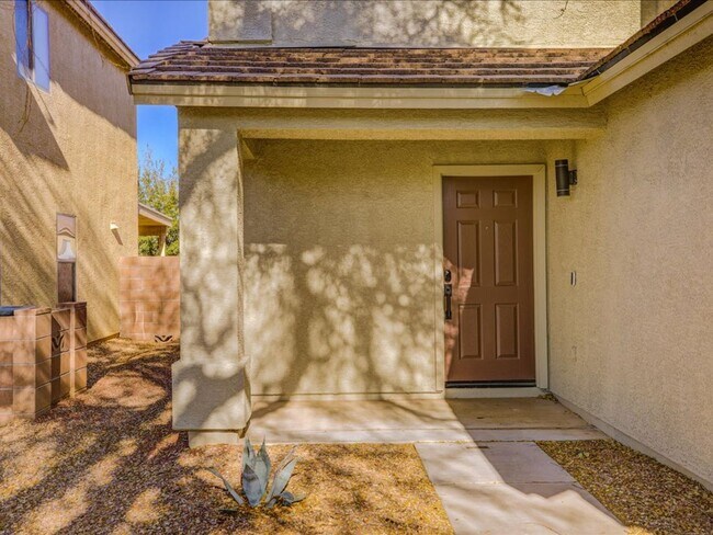 Building Photo - ** WOW $500.00 OFF FIRST FULL MONTHS RENT ...