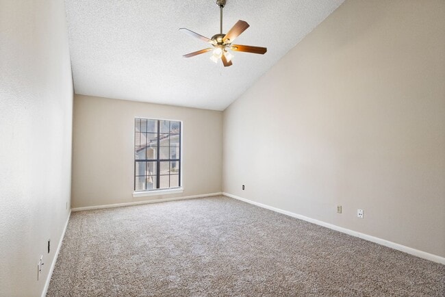 Building Photo - 2255 Thousand Oaks Dr