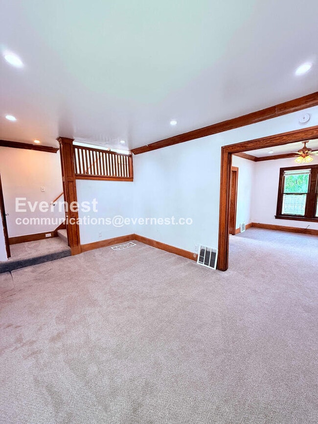Building Photo - 4 Bed/2 Bath Home with Fenced Yard / Vouchers Accepted / Available Soon!