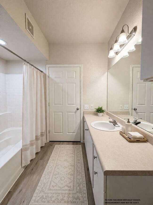 Building Photo - 1x1 Bright & spacious, convenient 1st floor unit. New flooring throughout, new washer/dryer & stove!