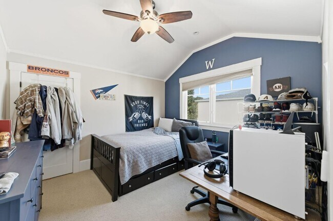 Building Photo - 1212 Mills Ave