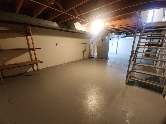 Building Photo - 706-708 N. Hawthorne Dr.