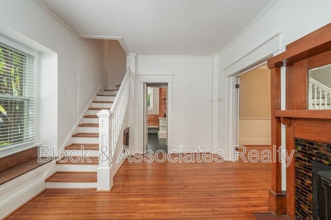 Building Photo - 1521 Seneca St