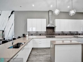 Building Photo - 5742 Brookfield Cir