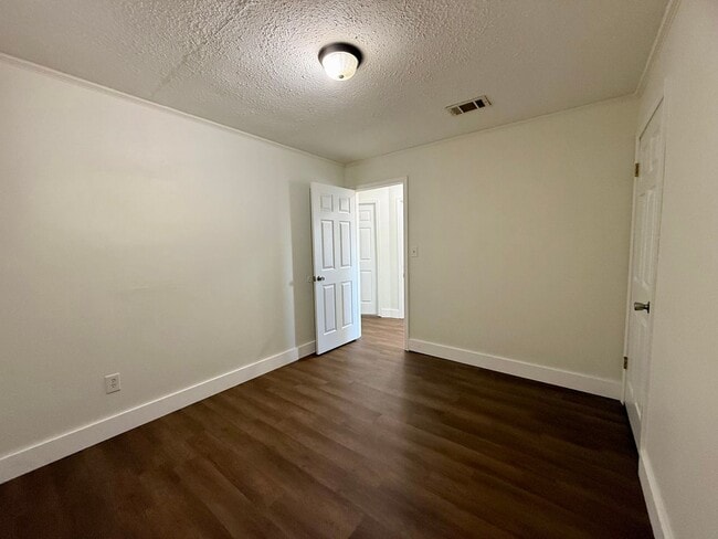 Building Photo - 3 Bedroom/1.Bathroom Home in Paragould AR - $1,150/month