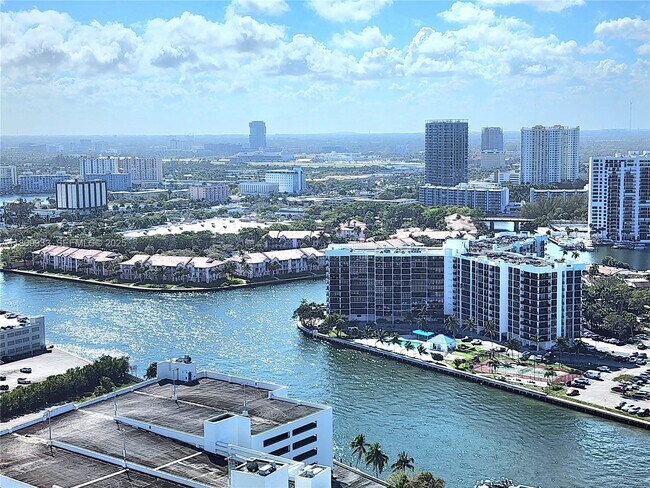 Building Photo - 3535 S Ocean Dr