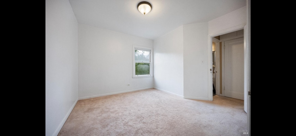 Building Photo - 142 Bungalow Ave