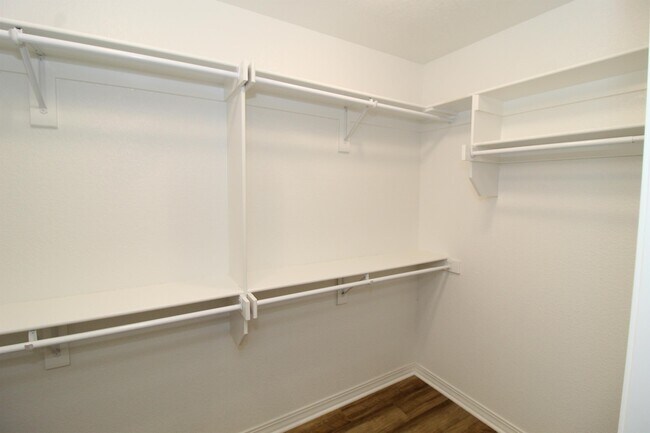 Building Photo - 4418 W Divide Dr