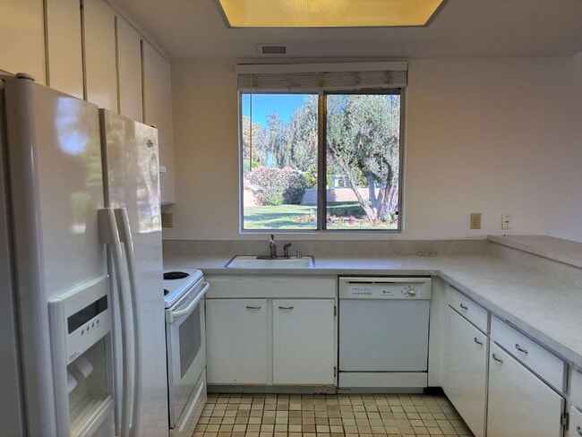 Building Photo - Indian Wells CC  For Rent!