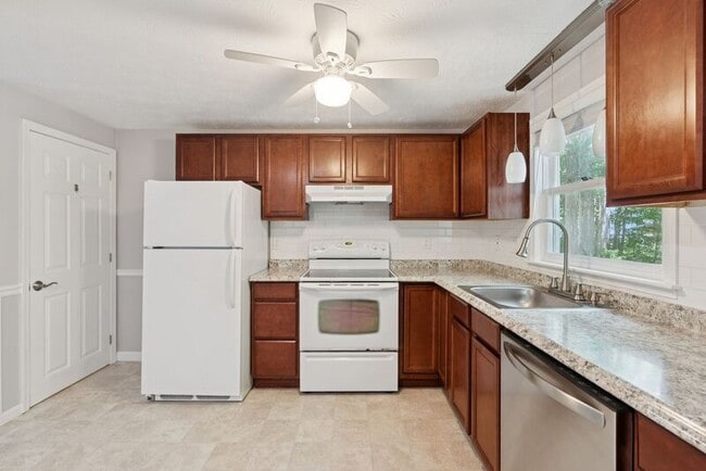 Building Photo - 5 Woodvale Ct