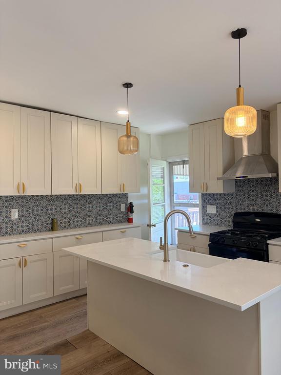 Building Photo - 60 W Broadway Ave