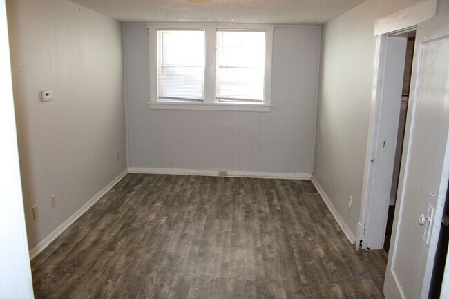 Building Photo - 340 N 16th St