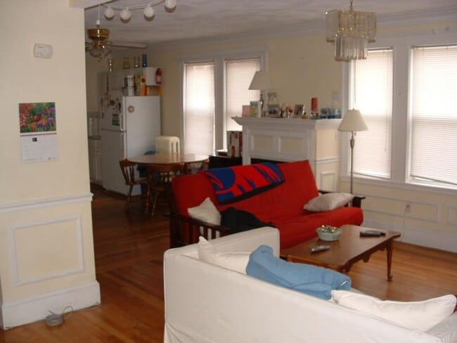 Building Photo - 4-BED Comm Ave - Brighton SEPT