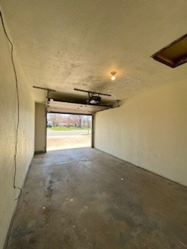 Building Photo - 1312 Co Rd 6