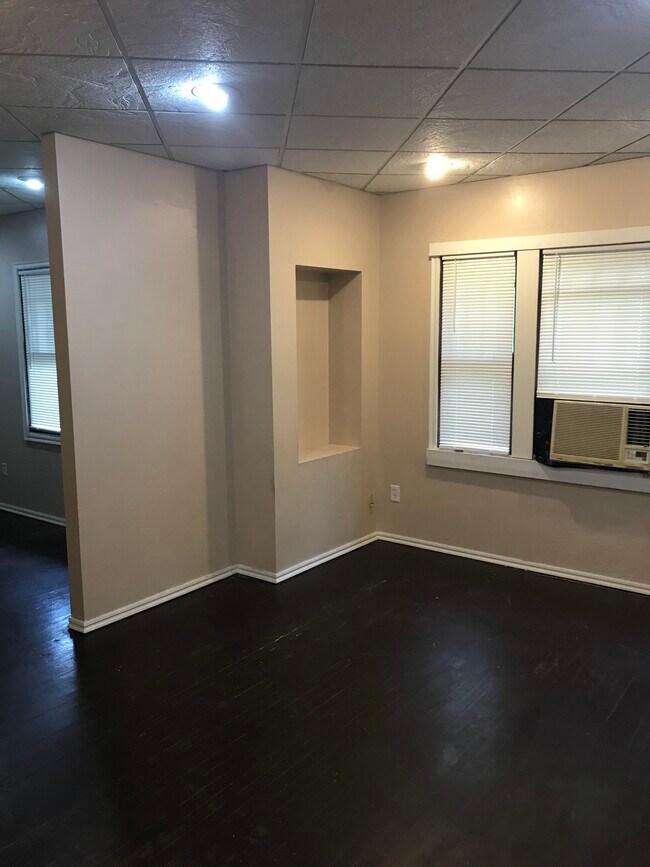 Living room 2 - 2107 Briggs St