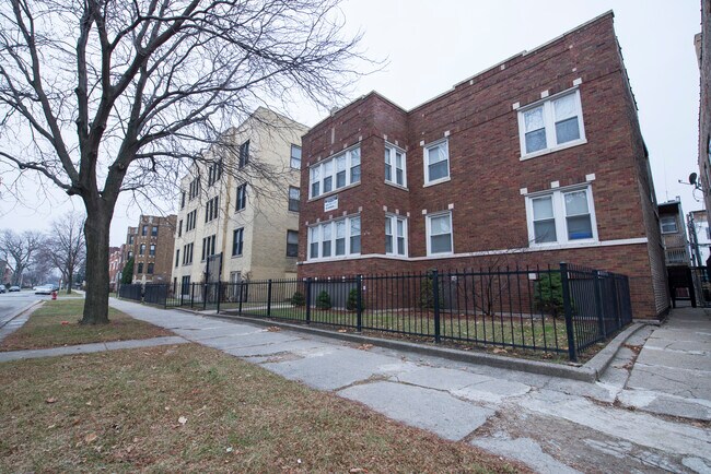 Building Photo - 7948 S Hermitage Ave