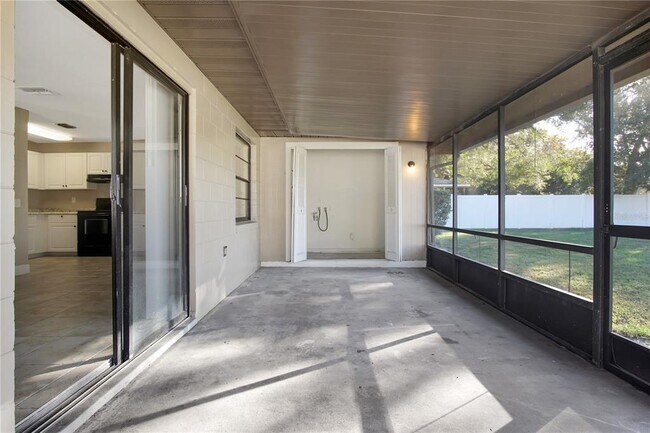 Building Photo - 5605 Struthers Ct