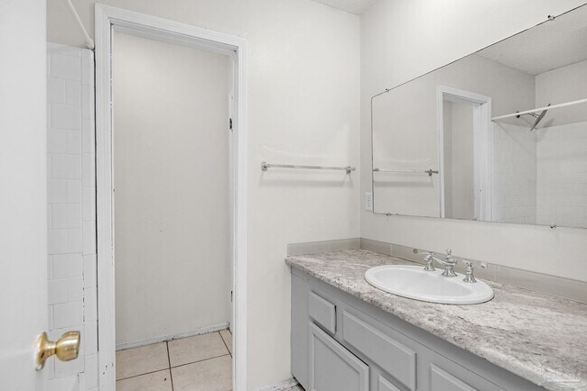 Building Photo - 1555 Green Briar Pkwy
