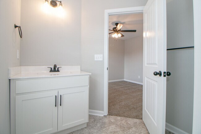 Building Photo - 1115 Hillwood Dr