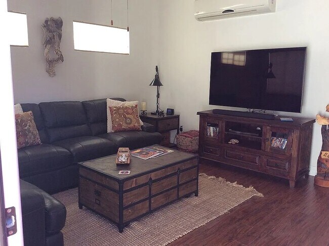 Building Photo - 304 Nevada Way