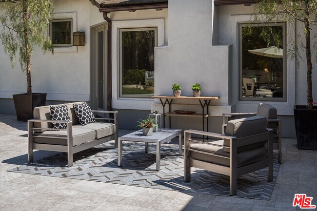 Building Photo - 210 S Westgate Ave