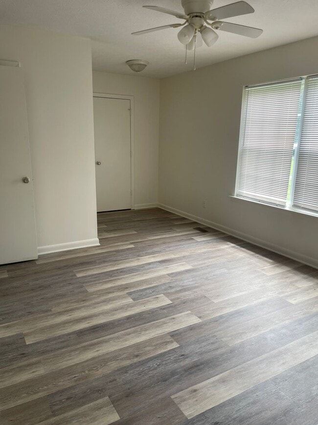 Building Photo - 93 Nunnally Ave