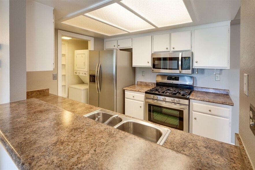 Building Photo - 9439 Fairgrove Ln