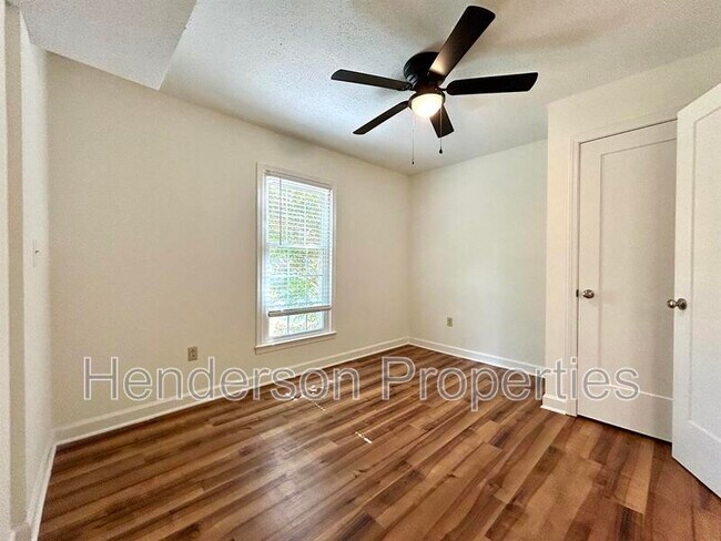 Building Photo - 9211 Robert Frost Ln