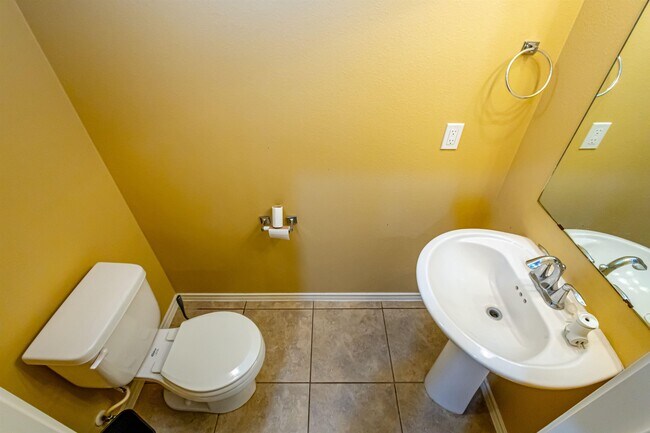 Building Photo - 5720 Montevista Dr