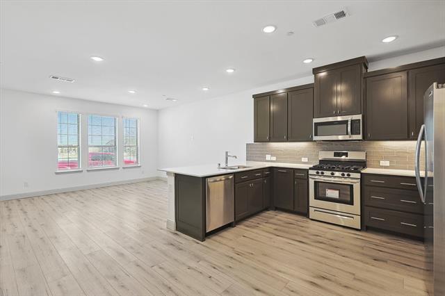 Building Photo - 517 Parkside Dr