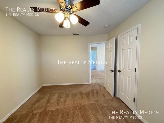 Building Photo - 2737 Scarborough Dr