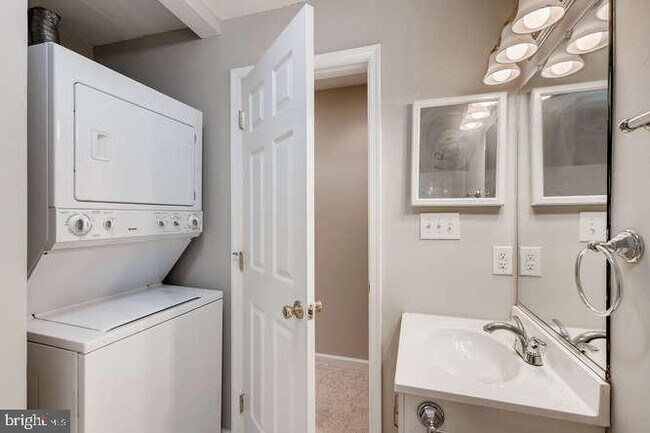 Building Photo - 768 Carroll St