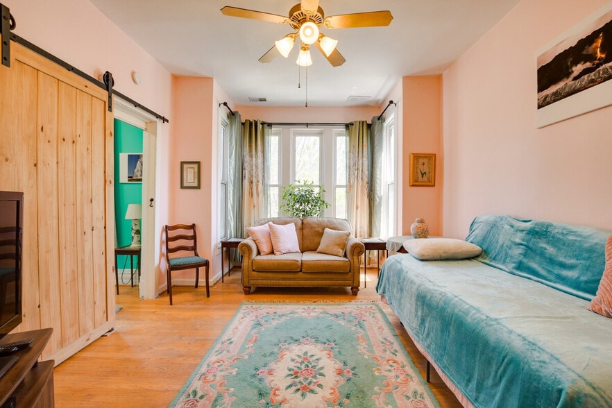 Building Photo - 1810 N Albany Ave