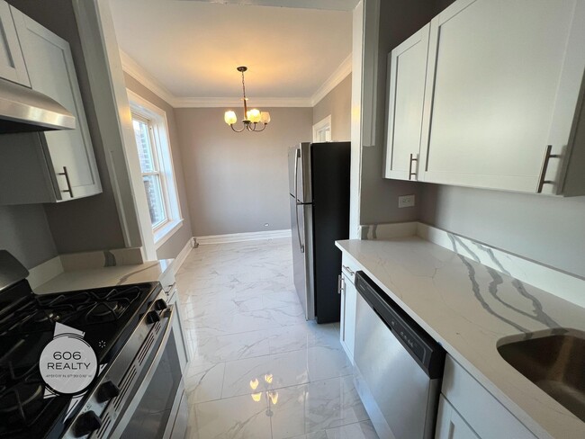 Building Photo - Remodeled East Albany Park Apts!
