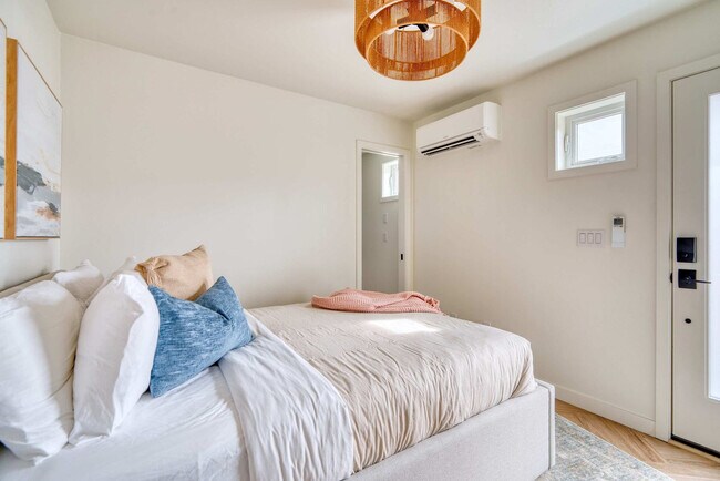 Building Photo - 5018 NE 26th Ave