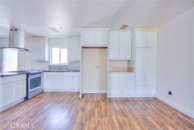 Building Photo - 13011 Pinon St