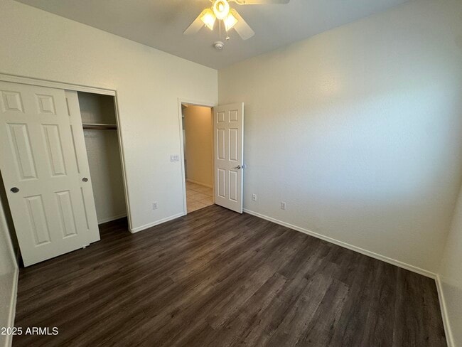 Building Photo - 3323 E Roadrunner Dr