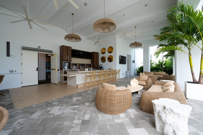 Building Photo - 9597 Regal Palm Ct
