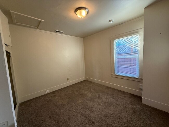 Building Photo - 323 Mountian View Ave